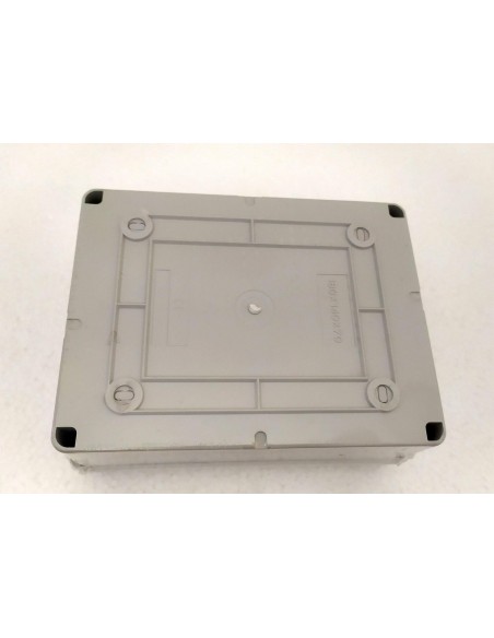 Cassetta-di-derivazione-stagna-con-pareti-lisce-190x140x70-IP56-4
