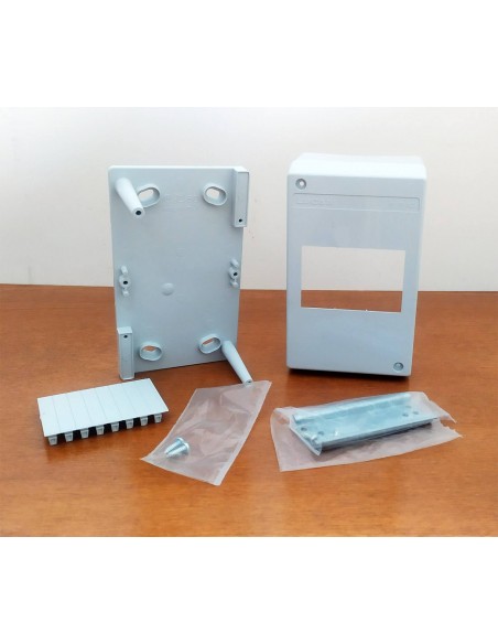 Centralino-calotta-da-parete-2/4-moduli-Lucasystem-IP40-2