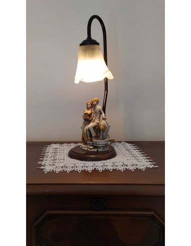 Lampada-arte-povera-con-base-legno-e-coppia-di-sposi-2