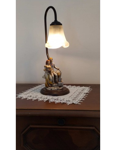 Lampada-arte-povera-con-base-legno-e-coppia-di-sposi-1