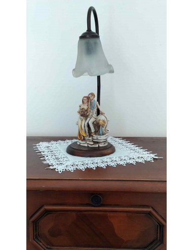 Lampada-arte-povera-con-base-legno-e-coppia-di-sposi-8