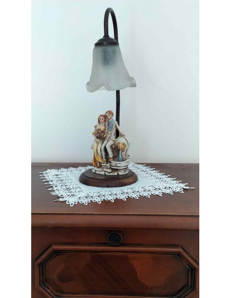 Lampada-arte-povera-con-base-legno-e-coppia-di-sposi-8