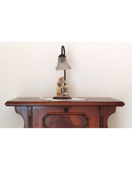 Lampada-arte-povera-con-base-legno-e-coppia-di-sposi-5