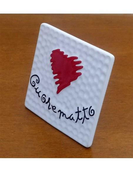 Cuore-Matto-mattonella-in-ceramica-bianca-da-esposizione-1