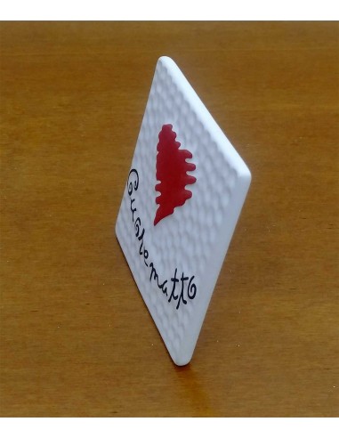 Cuore-Matto-mattonella-in-ceramica-bianca-da-esposizione-3