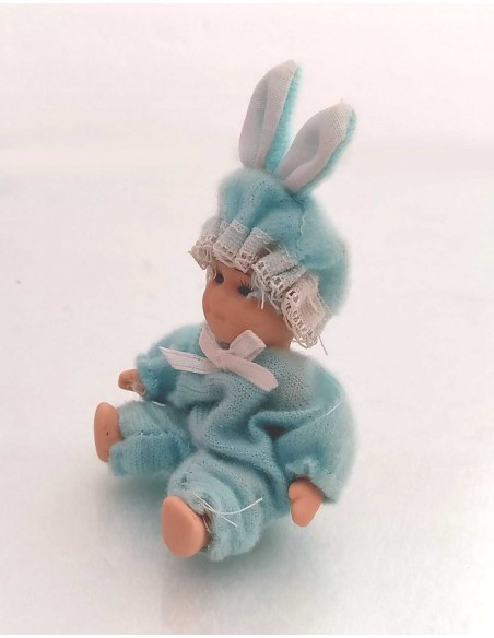 Coniglietto-in-ceramica-con-vestito-e-cappello-celeste-5x8-cm-2