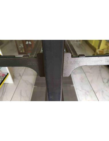 Scaffale-gondola-bifacciale-per-esposizione-con-base-in-legno-e-ripiani-in-vetro-14