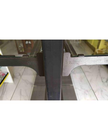 Scaffale-gondola-bifacciale-per-esposizione-con-base-in-legno-e-ripiani-in-vetro-14