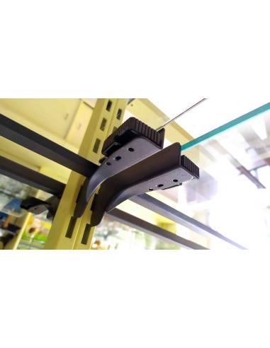 Scaffale-gondola-bifacciale-per-esposizione-con-base-in-legno-e-ripiani-in-vetro-17