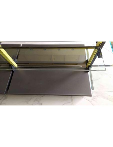 Scaffale-gondola-bifacciale-per-esposizione-con-base-in-legno-e-ripiani-in-vetro-8