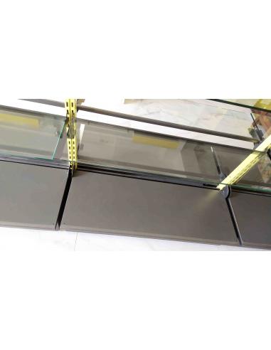 Scaffale-gondola-bifacciale-per-esposizione-con-base-in-legno-e-ripiani-in-vetro-7