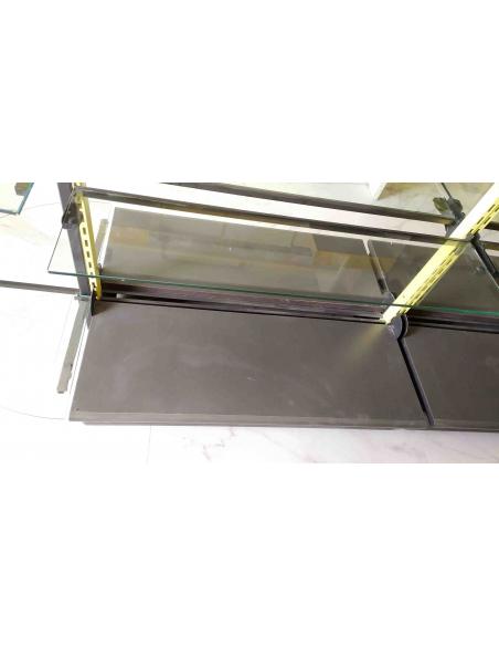 Scaffale-gondola-bifacciale-per-esposizione-con-base-in-legno-e-ripiani-in-vetro-5
