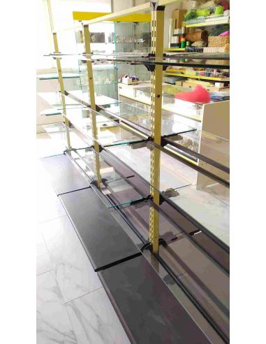 Scaffale-gondola-bifacciale-per-esposizione-con-base-in-legno-e-ripiani-in-vetro-1