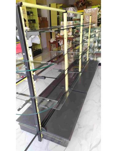 Scaffale-gondola-bifacciale-per-esposizione-con-base-in-legno-e-ripiani-in-vetro