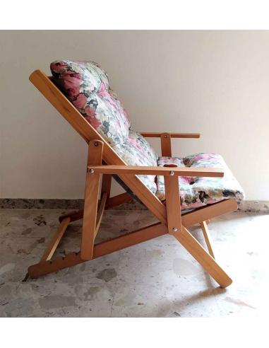 Poltrona-in-legno-relax-con-cuscino-fantasia-fiori-1