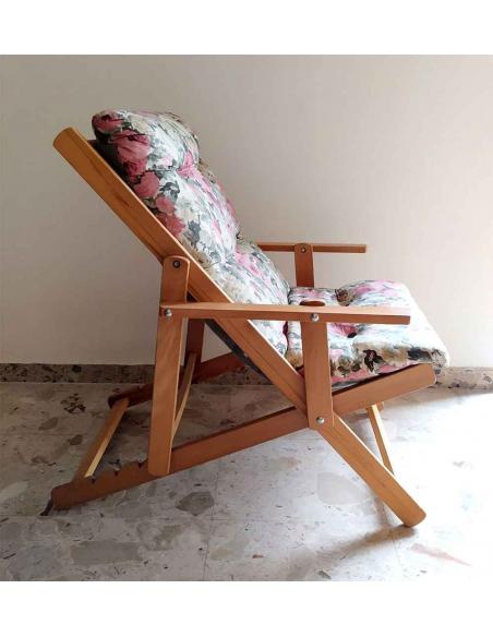 Poltrona-in-legno-relax-con-cuscino-fantasia-fiori-1