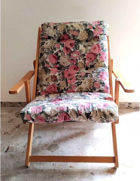 Poltrona-in-legno-relax-con-cuscino-fantasia-fiori
