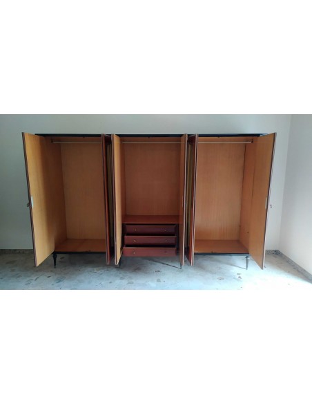 Armadio-in-legno-lucido-antico-con-6-ante-e-specchio-centrale-5