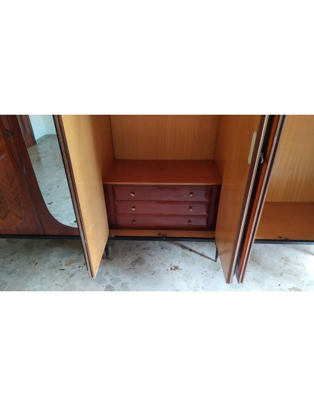 Armadio-in-legno-lucido-antico-con-6-ante-e-specchio-centrale-7