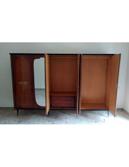 Armadio-in-legno-lucido-antico-con-6-ante-e-specchio-centrale-8