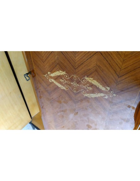 Armadio-in-legno-lucido-antico-con-6-ante-e-specchio-centrale-12