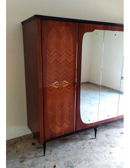 Armadio-in-legno-lucido-antico-con-6-ante-e-specchio-centrale-9