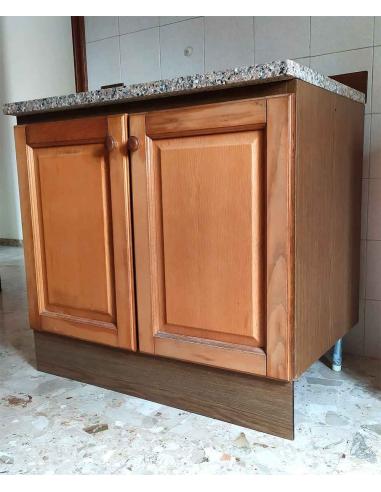 Mobile da cucina componibile con struttura in legno e piano superiore in marmo,1