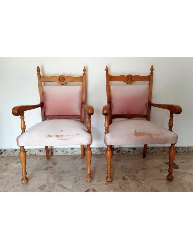Poltroncina-in-legno-lavorato-con-braccioli-54x46x90-vintage
