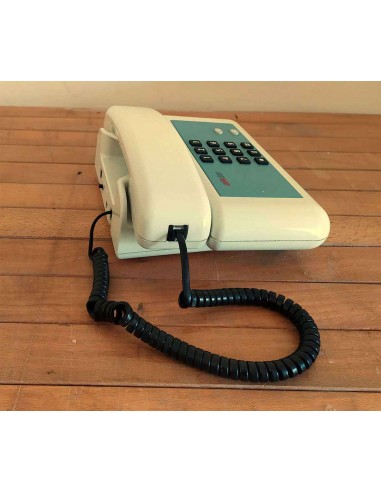 Telefono-fisso-Sip-Giugiaro-design-con-tasti-numerici-nero-e-bianco-1