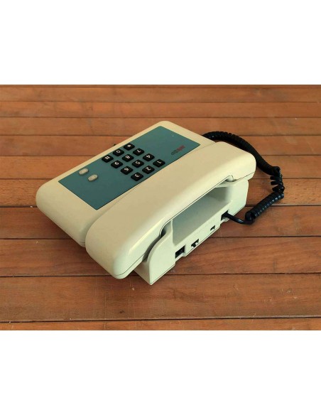 Telefono-fisso-Sip-Giugiaro-design-con-tasti-numerici-nero-e-bianco-3