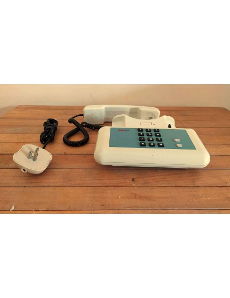 Telefono-fisso-Sip-Giugiaro-design-con-tasti-numerici-nero-e-bianco-7