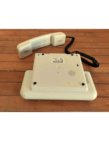 Telefono-fisso-Sip-Giugiaro-design-con-tasti-numerici-nero-e-bianco-10