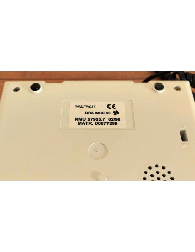 Telefono-fisso-Sip-Giugiaro-design-con-tasti-numerici-nero-e-bianco-11