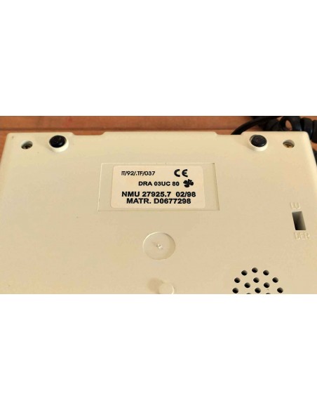 Telefono-fisso-Sip-Giugiaro-design-con-tasti-numerici-nero-e-bianco-11