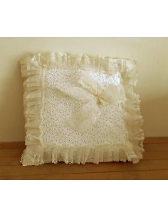 Cuscino-artigianale-con-doppio-pizzo-panna-35x35-cm