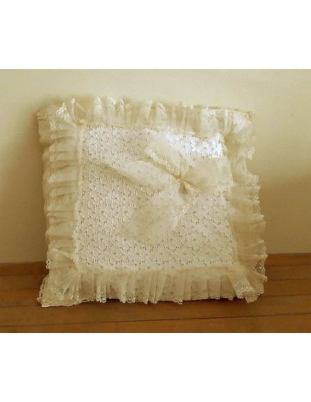 Cuscino-artigianale-con-doppio-pizzo-panna-35x35-cm