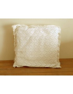 Cuscino-artigianale-con-doppio-pizzo-panna-35x35-cm 2