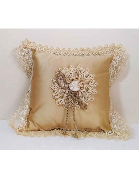 Cuscino-artigianale-per-arredo-in-rasone-ecru-con-pizzo-e-cordoncino-31x31-cm