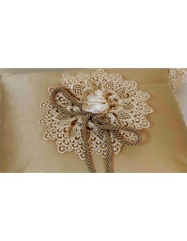 Cuscino-artigianale-per-arredo-in-rasone-ecru-con-pizzo-e-cordoncino-31x31-cm-3