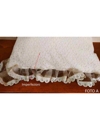 Cuscino-artigianale-per-arredo-avorio-con-pizzo-san-gallo-e-volant-40x45-cm-6