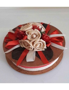 Scatola-regalo-rotonda-in-legno-con-rose-artigianali-e-nastri-rossi-o-21-cm
