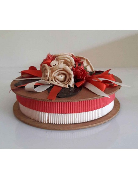 Scatola-regalo-rotonda-in-legno-con-rose-artigianali-e-nastri-rossi-o-21-cm-2