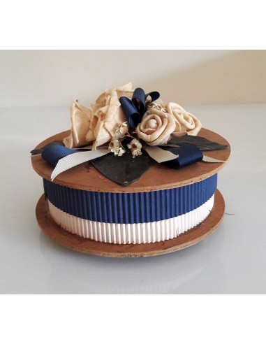Scatola-artigianale-rotonda-in-legno-con-fiori-e-nastro-blu-o15-x-h-5-cm