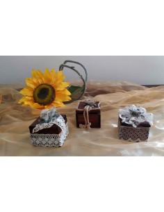 Scatole-legno-e-decorazioni-shabby-chic-artigianali-portaoggetti-vintage-pizzo-rose