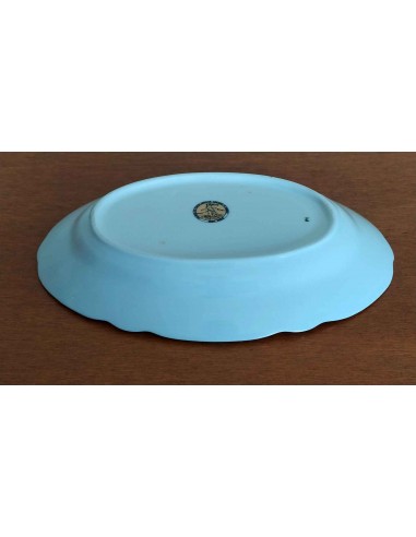 Vassoio-natalizio-in-porcellana-bianca-con-stelle-di-natale-e-rifiniture-in-oro-3