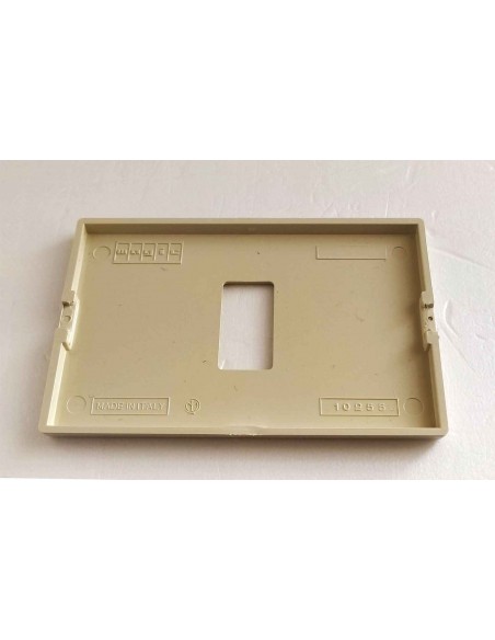 Placca-Bticino-in-resina-magic-1-posto-per-scatola-rettangolare-3