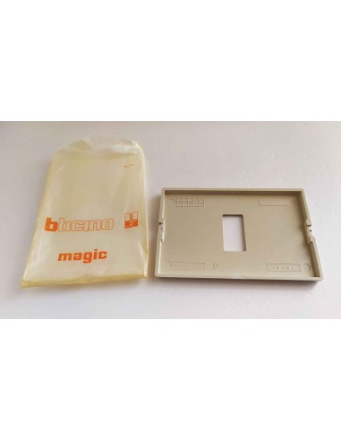 Placca-Bticino-in-resina-magic-1-posto-per-scatola-rettangolare-1