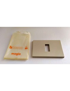Placca-Bticino-in-resina-magic-123-posti-per-scatola-rettangolare 2