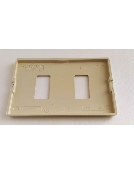 Placca-Bticino-in-resina-magic-2-posti-per-scatola-rettangolare-3