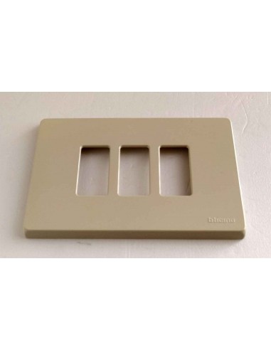 Placca-Bticino-in-resina-magic-3-posti-per-scatola-rettangolare-2